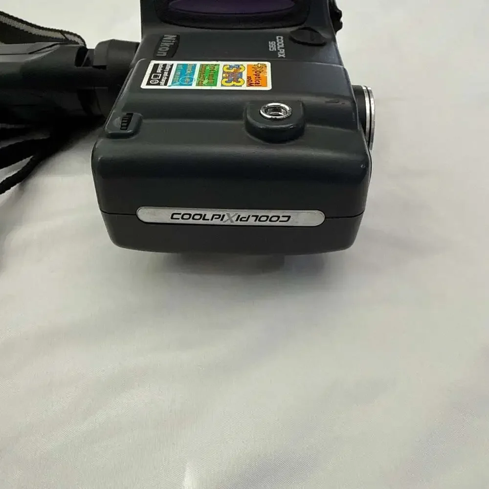 Nikon Coolpix 995 Vintage Digital Camera - ,
